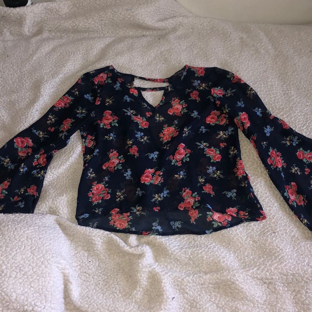 Thin long sleeve shirt